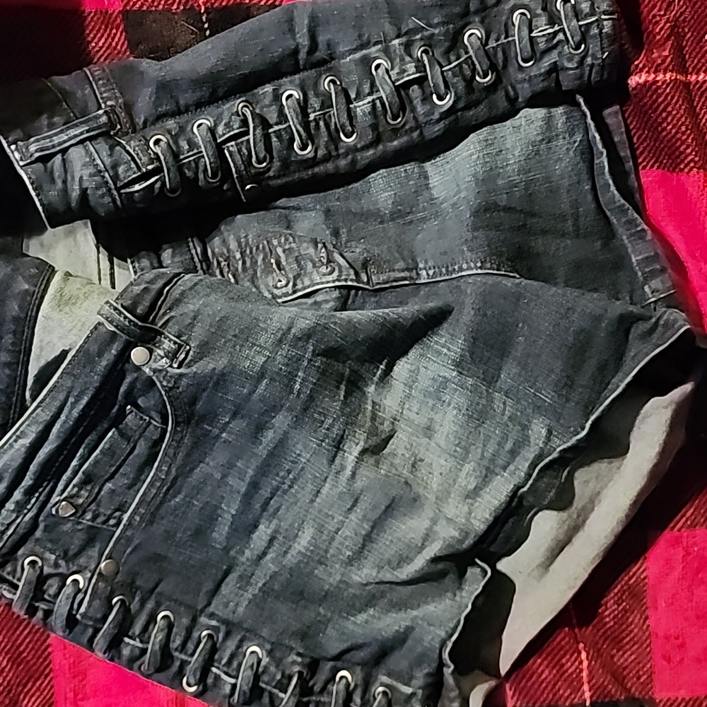 Torrid 22W Jean shorts button-up and side lacing.